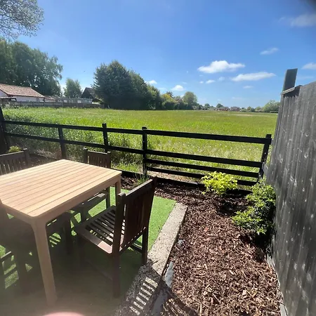 Lavender Lodge - Pool And Hot Tub With Sunset Views Over Open Fields Wymondham  Exterior photo